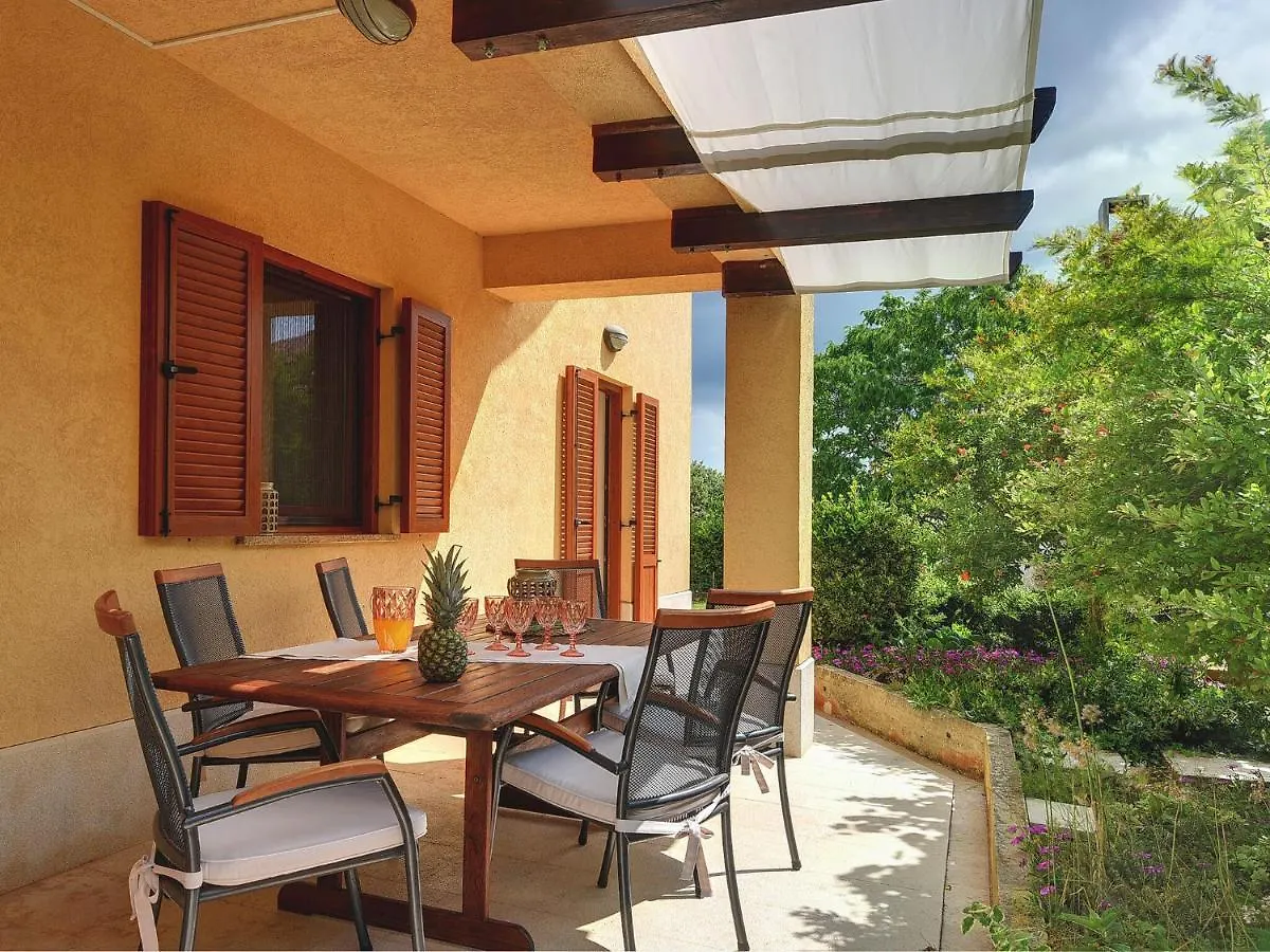 Spacious Home With Private Terrace And Garden Pula 0*,
